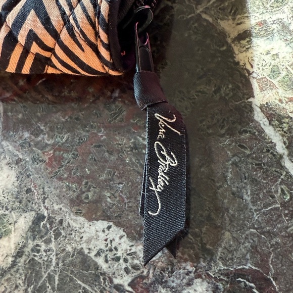 Vera Bradley Black and Tan quilted Turlock wallet NWT - Picture 6 of 8